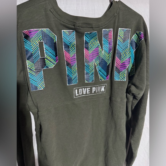 PINK Victoria’s Secret green long sleeve top with back spell out Size Medium - Picture 3 of 4